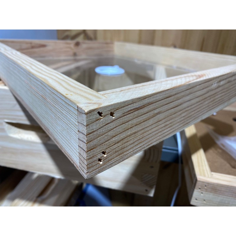 Couvre cadre dadant 10 VISIO plexi 3mm encadré ( trou nourrissement centrale) 500*430*50mm